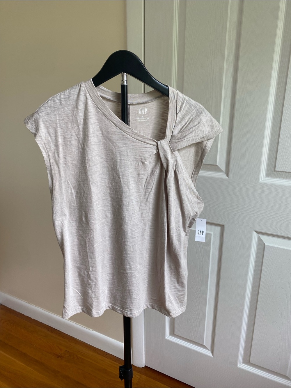 NWT GAP Women's Gray Knot-Shoulder Tank Top Size M